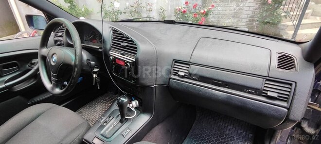 BMW 320-10