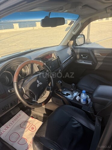 Mitsubishi Pajero-8
