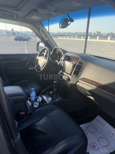 Mitsubishi Pajero-5