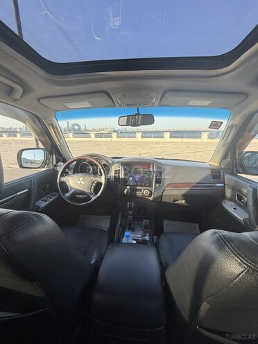 Mitsubishi Pajero-6