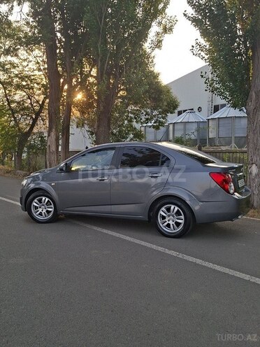 Chevrolet Aveo-8