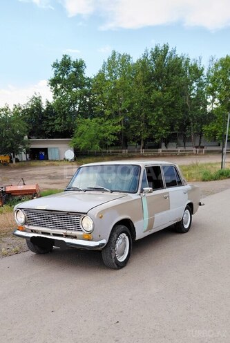 LADA (VAZ) 21011-1