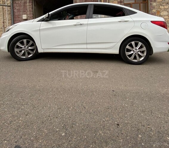 Hyundai Accent-4