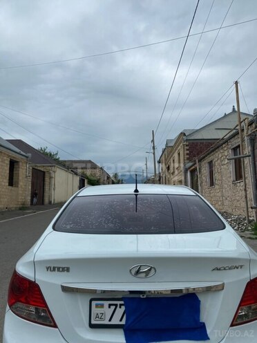 Hyundai Accent-6