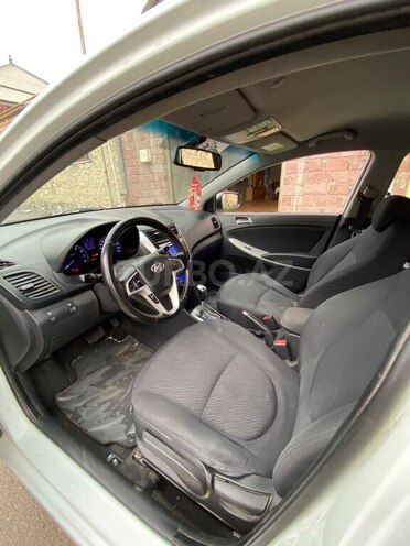 Hyundai Accent-5