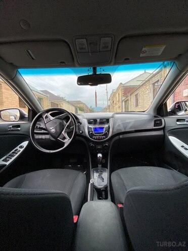 Hyundai Accent-2