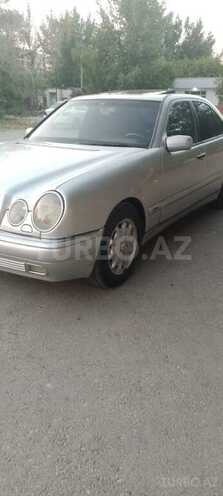 Mercedes E 230-3