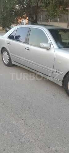 Mercedes E 230-2