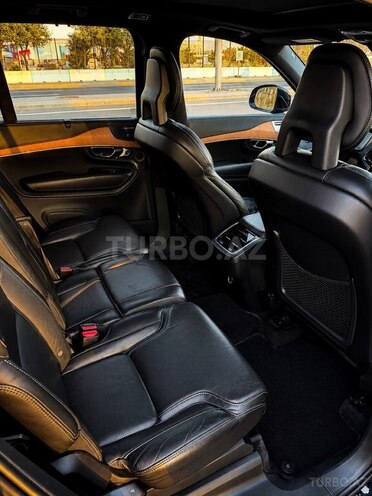 Volvo XC90-6