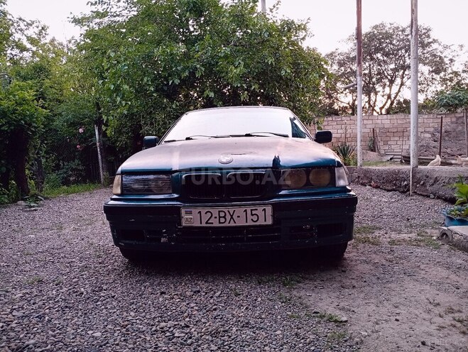 BMW 320-1