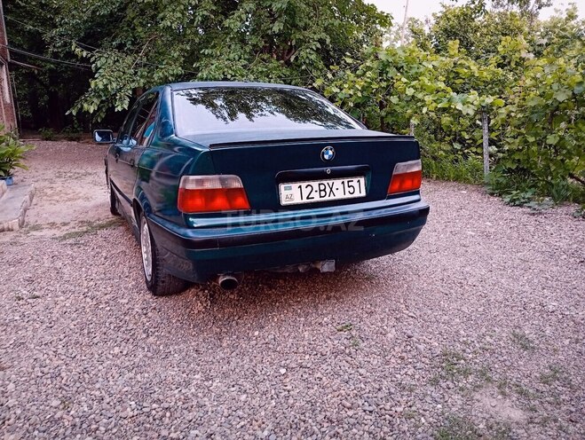 BMW 320-2