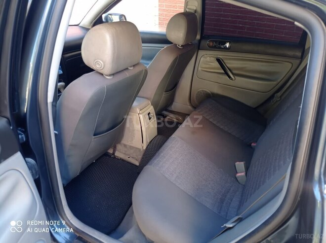 Volkswagen Passat-8