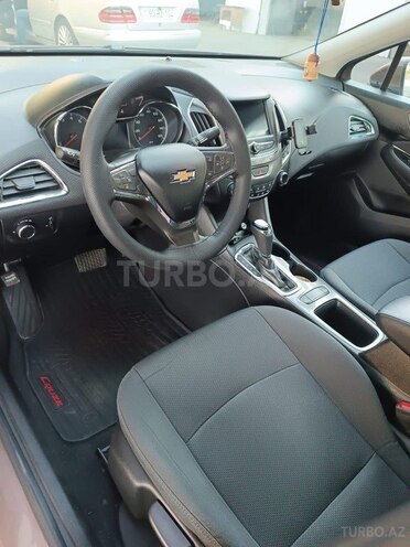 Chevrolet Cruze-13