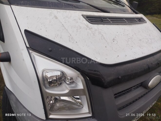 Ford Transit-6