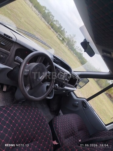 Ford Transit-10