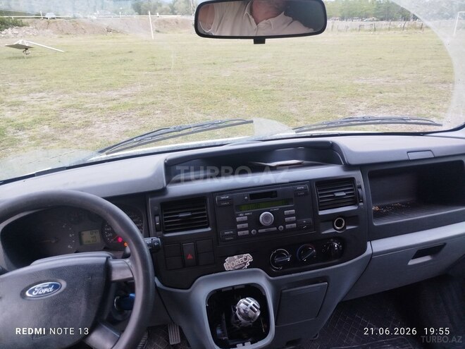 Ford Transit-9