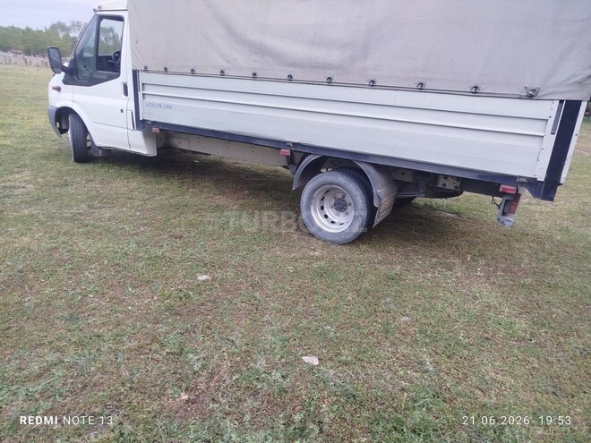Ford Transit-11