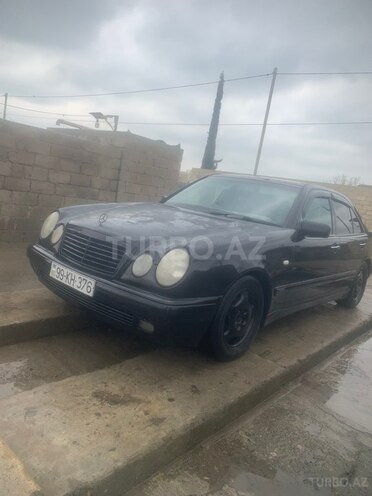 Mercedes E 200-5