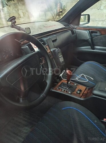 Mercedes E 200-2