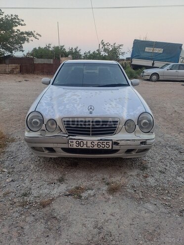 Mercedes E 200-1