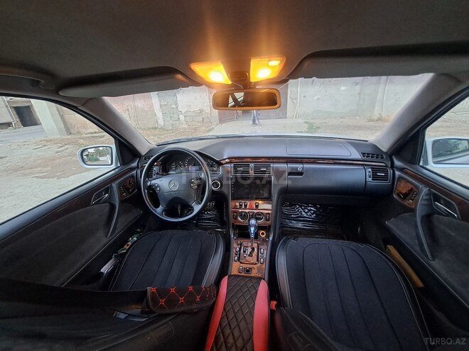 Mercedes E 200-4