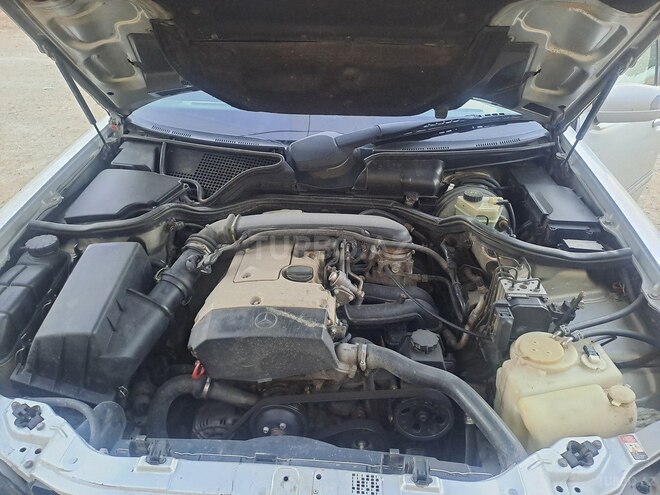 Mercedes E 200-8
