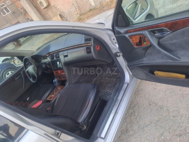 Mercedes E 200-6