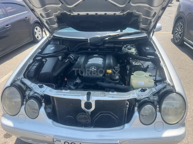 Mercedes E 240-2