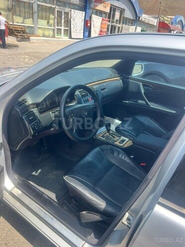 Mercedes E 240-5