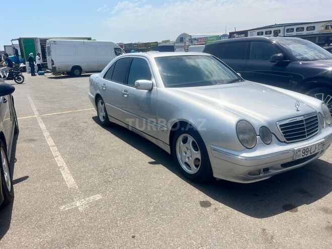 Mercedes E 240-4