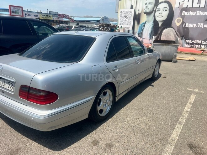 Mercedes E 240-11