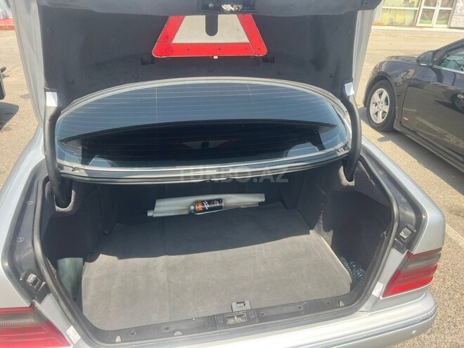 Mercedes E 240-10