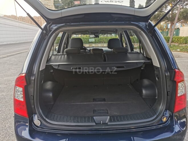 Kia Carens-9