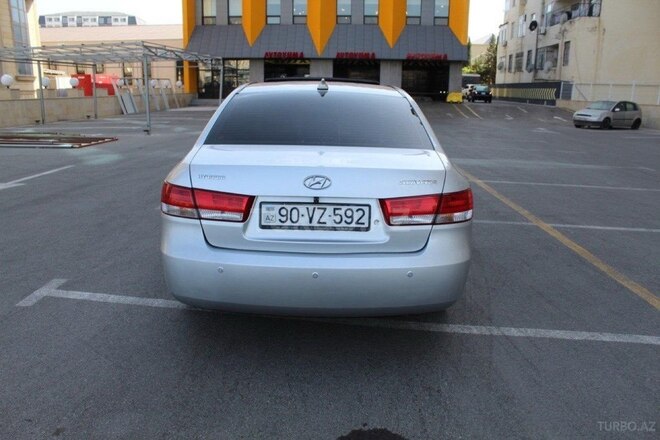 Hyundai Sonata-4