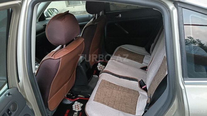 Volkswagen Passat-8