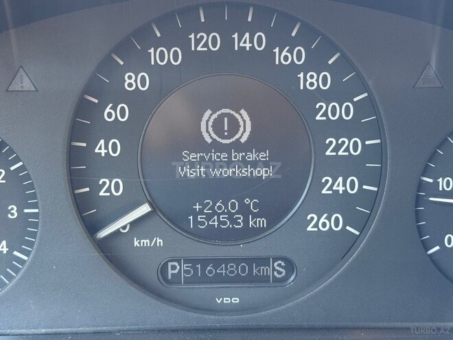 Mercedes E 220-11