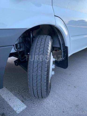 Ford Transit-14