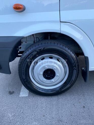 Ford Transit-16