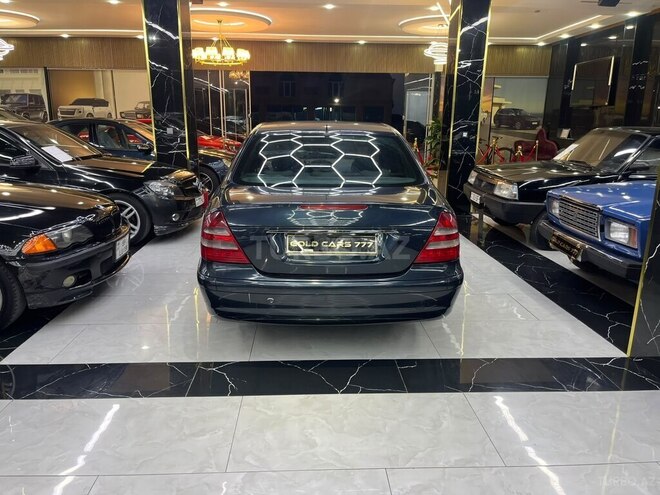 Mercedes E 260-5