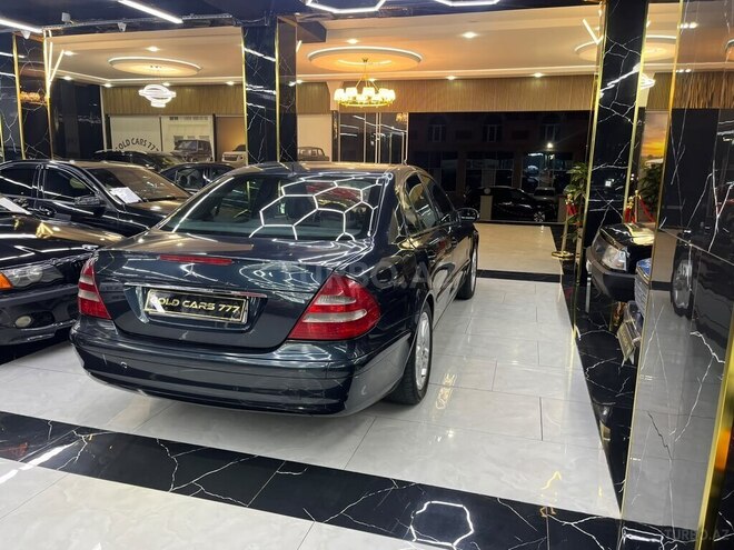 Mercedes E 260-3