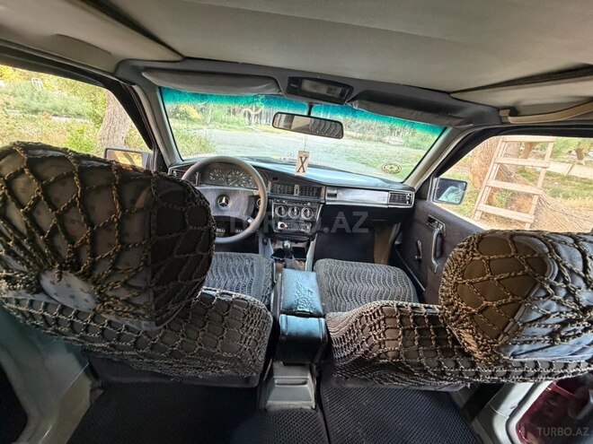 Mercedes 190-10