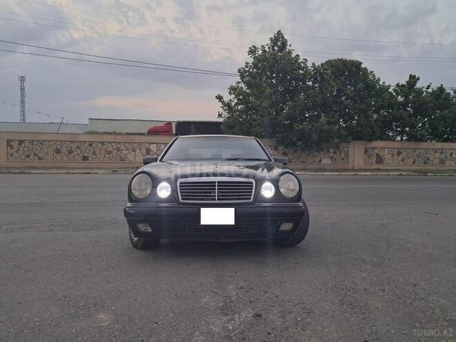 Mercedes E 280-1