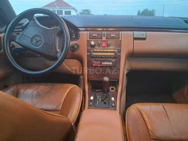 Mercedes E 280-5