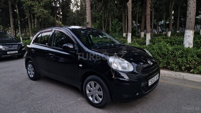 Nissan March-7