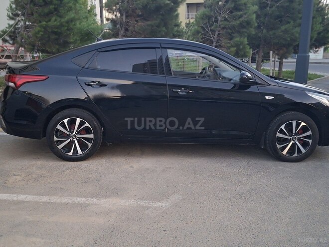 Hyundai Accent-5
