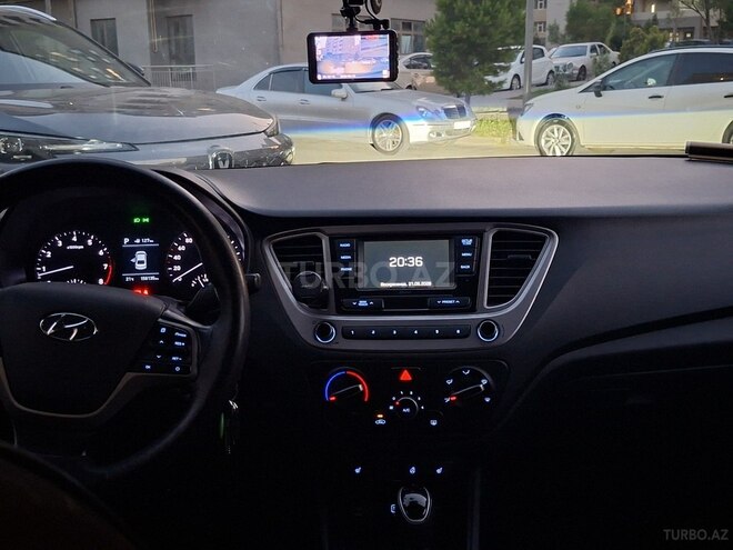 Hyundai Accent-9
