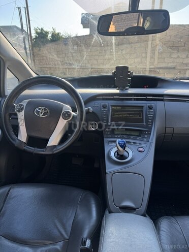 Toyota Prius-5