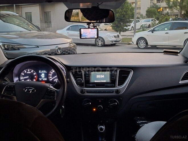 Hyundai Accent-10
