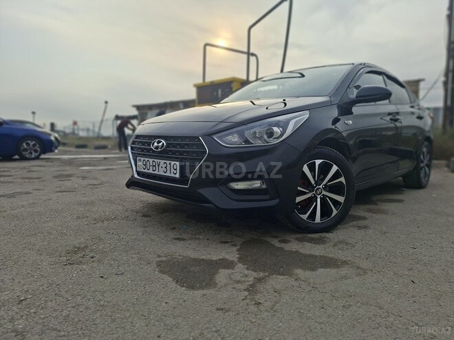 Hyundai Accent-12
