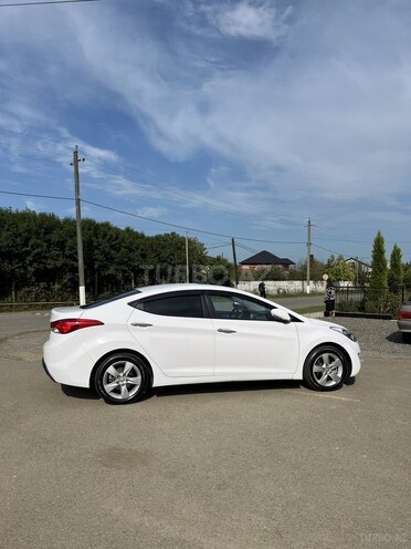 Hyundai Avante-3